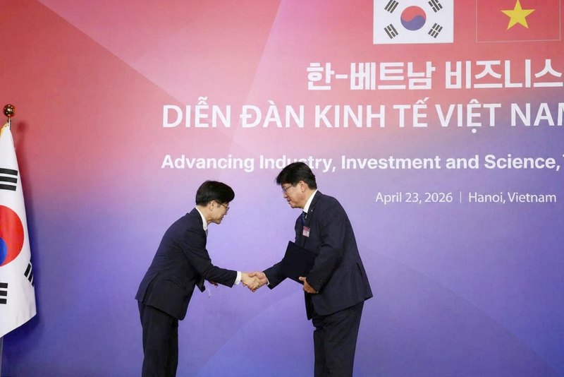 Daewoo E&C đã ký kết Biên bản ghi nhớ (MOU) về hợp tác phát triển Trung tâm dữ liệu; ngay sau đó, Bộ trưởng Bộ Thương mại, Công nghiệp và Năng lượng Kim Jung-Kwan cùng ông Han Seung, Phó Chủ tịch Điều hành Khối Hạ tầng Toàn cầu của Daewoo E&C, đã có buổi gặp gỡ và trao đổi về các định hướng hợp tác trong tương lai.