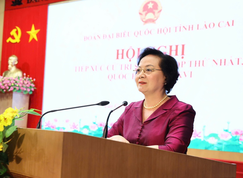 Phó Thủ tướng Phạm Thị Thanh Trà thông tin về tình hình kinh tế - xã hội đất nước tới các cử tri - Ảnh: VGP/Thu Giang