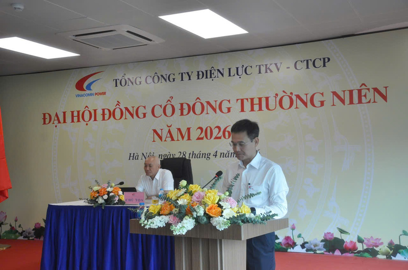 Ông Bùi Minh Tân - Tổng giám đốc Tổng công ty Điện lực TKV trình bày báo cáo tại đại hội.