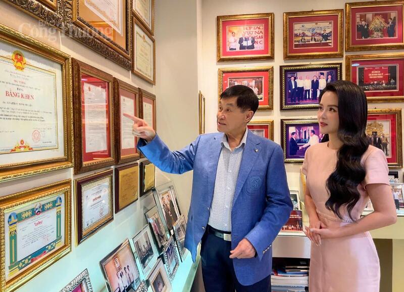 "Muốn đưa Việt Nam ra biển lớn, chúng ta cần những 'cú hích' mạnh mẽ về hành lang pháp lý để doanh nghiệp tự tin sải bước" - doanh nhân Johnathan Hạnh Nguyễn khẳng định. Ảnh: Thừa Ngọc