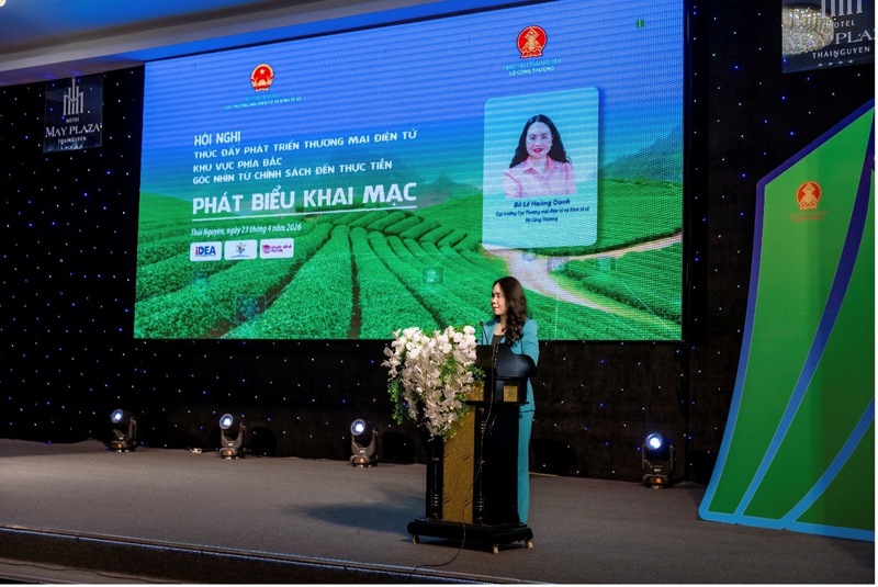 Bà Lê Hoàng Oanh, Cục trưởng Cục Thương mại điện tử và Kinh tế số phát biểu khai mạc Hội nghị