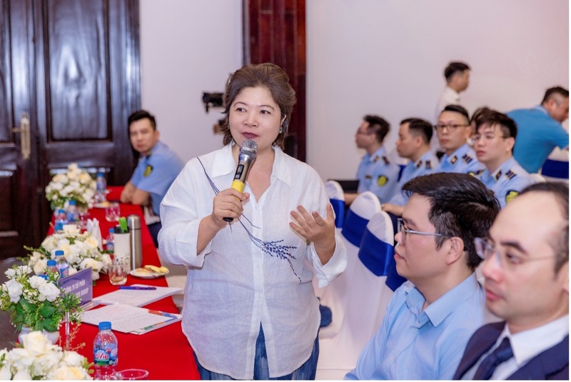 Đại biểu góp ý tại Hội nghị