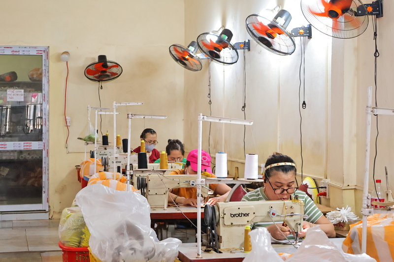 Nhiều doanh nghiệp thu về nhiều đơn hàng lớn. Ảnh: Diễm Phúc