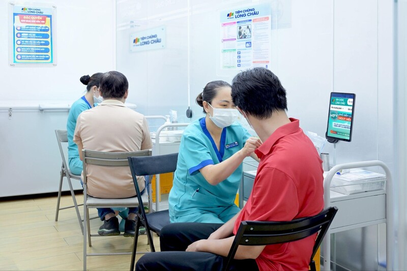 Các nghiên cứu y khoa cho thấy vắc xin cúm không chỉ giúp giảm nguy cơ mắc bệnh, mà còn giảm tỷ lệ nhập viện, biến chứng viêm phổi và tử vong. Ảnh: Hoàng Khánh