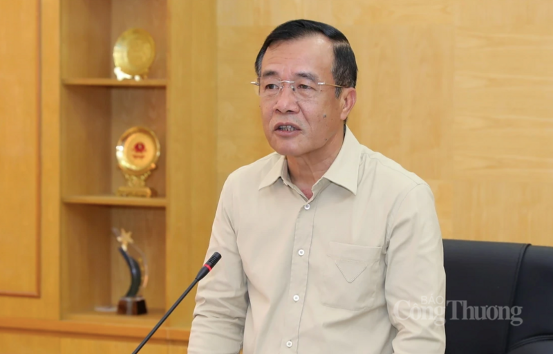 Bí thư Tỉnh ủy Thanh Hoá Lê Đức Thái phát biểu chỉ đạo tại buổi làm việc với Ban Quản lý Khu Kinh tế Nghi Sơn và các Khu công nghiệp tỉnh Thanh Hóa. Ảnh: Minh Hiếu