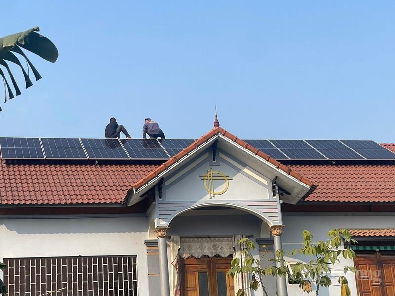 Trong thời điểm này, hàng chục hộ dân xã Điền Lư đầu tư lắp điện mặt trời áp mái. Ảnh: Quốc Anh