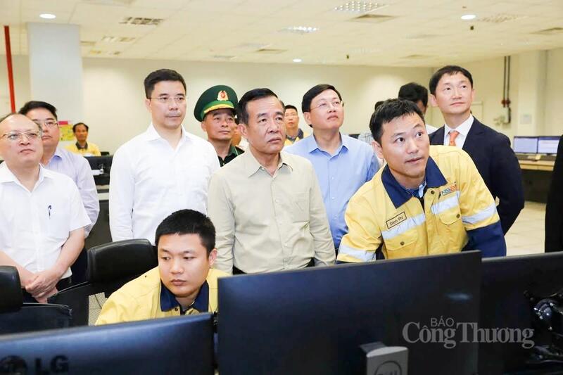 Bí thư Tỉnh ủy Thanh Hoá Lê Đức Thái và đoàn công tác đã đến thăm, khảo sát hoạt động tại Nhà máy Nhiệt điện BOT Nghi Sơn 2. Ảnh: Minh Hiếu