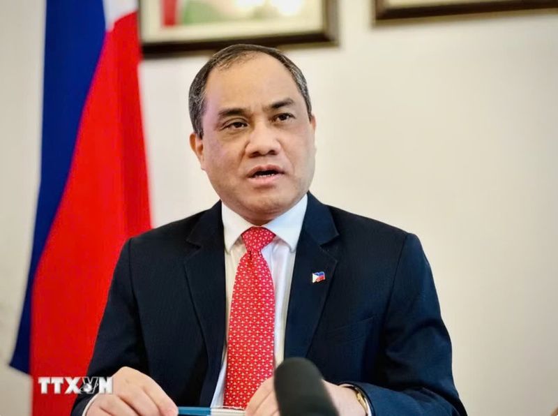 Đại sứ Philippines tại Việt Nam Francisco Noel R. Fernandez III trả lời phỏng vấn của phóng viên TTXVN. (Ảnh: Việt Đức/TTXVN)