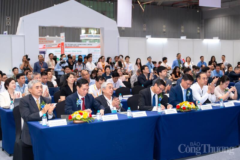 Chuỗi ba sự kiện quốc tế gồm Education Vietnam 2026, Ledtec Asia 2026 và Smart City Asia 2026 quy tụ đông đảo cộng đồng doanh nghiệp, chuyên gia, nhà hoạch định chính sách.