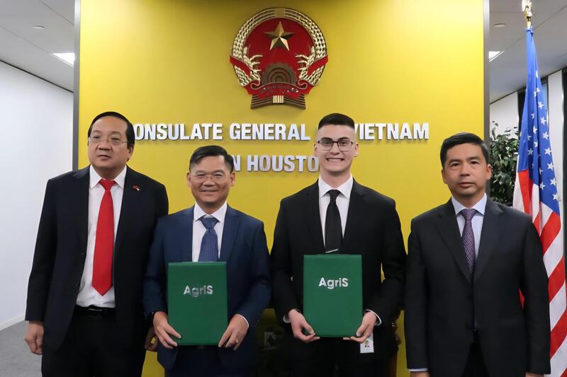Tổng Lãnh sự quán Việt Nam tại Houston và lãnh đạo tỉnh Tây Ninh chứng kiến MOU giữa AgriS, Betrimex với Harney & Sons.