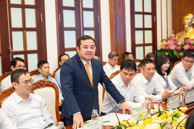 Ông Phùng Quang Hiệp, Bí thư Đảng ủy, Chủ tịch HĐTV Tập đoàn Hóa chất Việt Nam phát biểu tại buổi làm việc. Ảnh: Vinachem