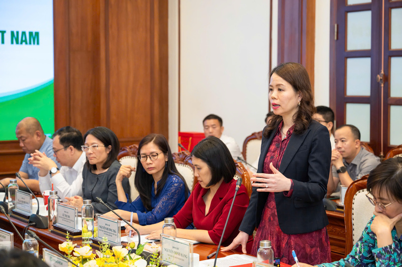 Thứ trưởng Bộ Ngoại giao Nguyễn Minh Hằng phát biểu tại buổi làm việc. Ảnh: Vinachem
