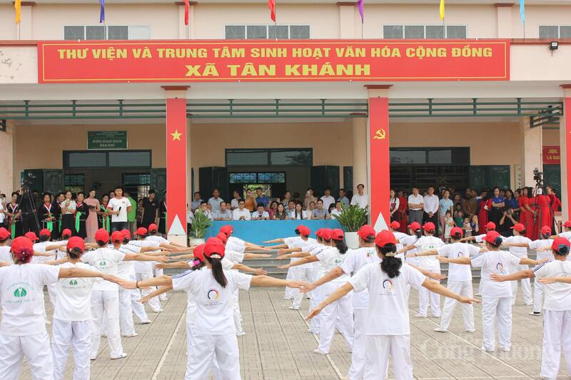 Điểm thư viện và trung tâm sinh hoạt cộng đồng của xã Tân Khánh được ra mắt vào ngày 12/4 vừa qua.