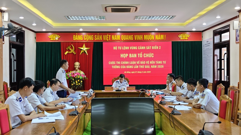 Với 1.080 tác phẩm dự thi, Ban Giám khảo cuộc thi nỗ lực làm việc, họp đánh giá để chấm chọn ra 10 tác phẩm tiêu biểu, xuất sắc nhất. Ảnh: Nam Trung