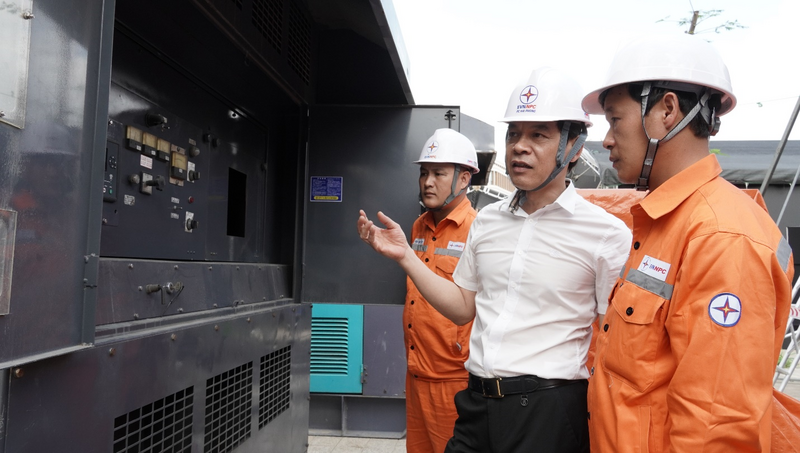 Hệ thống máy phát điện dự phòng được bố trí sẵn sàng đảm bảo cấp điện liên tục trong mọi tình huống.