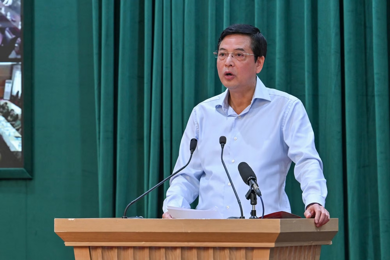 Lãnh đạo Bộ Xây dựng tham luận tại hội nghị. Ảnh: Thuỷ Nguyên