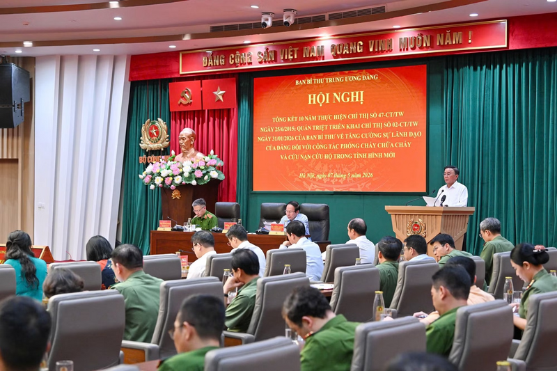 Thường trực Ban Bí thư nhấn mạnh, công tác phòng cháy, chữa cháy và cứu nạn, cứu hộ không chỉ là nhiệm vụ thường xuyên của các cơ quan chức năng mà còn là trách nhiệm của cả hệ thống chính trị. Ảnh: Thuỷ Nguyên