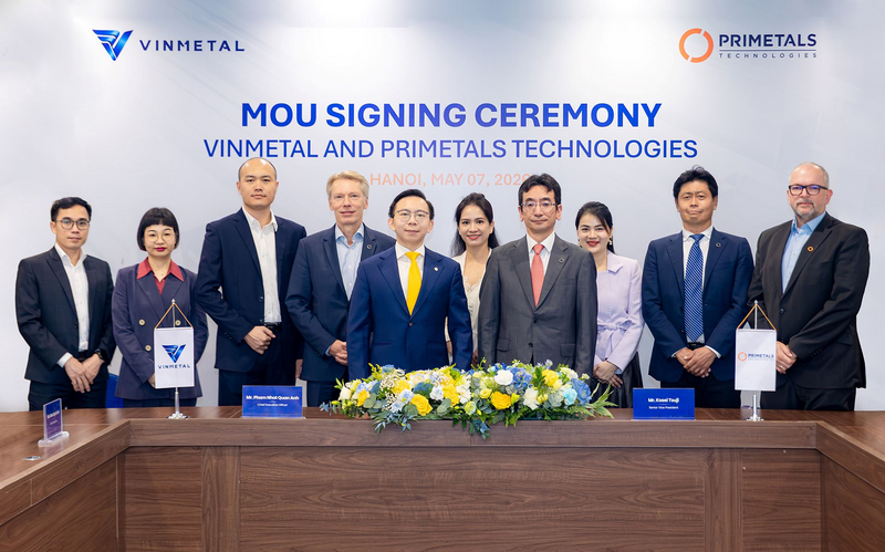Đoàn lãnh đạo cấp cao của VinMetal và Primetals Technologies tại lễ ký kết thỏa thuận hợp tác.