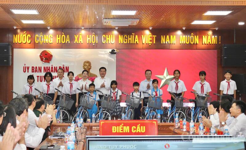 Phó Chủ tịch Quốc hội Nguyễn Hồng Diên tiếp xúc cử tri Gia Lai - 4