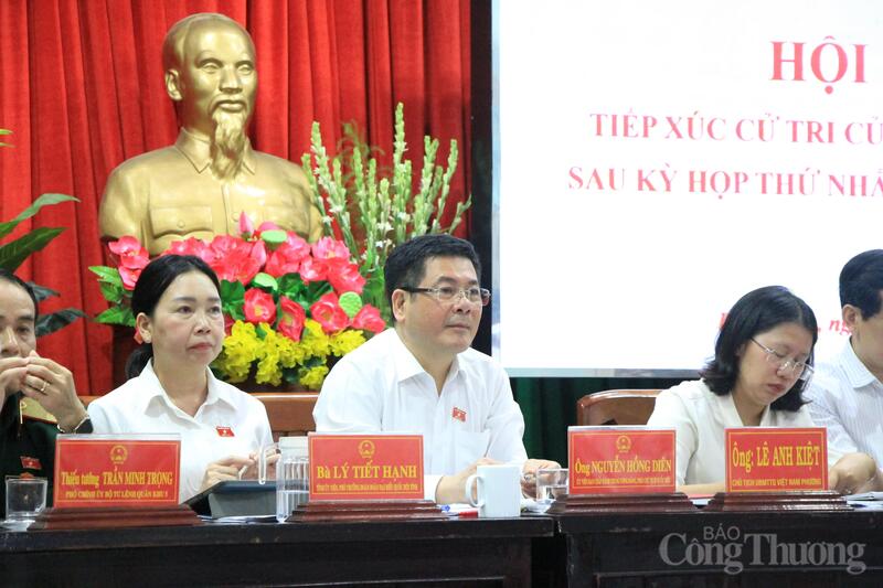 Đoàn đại biểu Quốc hội tỉnh Gia Lai tiếp xúc cử tri đơn vị bầu cử số 2, báo cáo kết quả Kỳ họp thứ Nhất, Quốc hội khóa XVI.