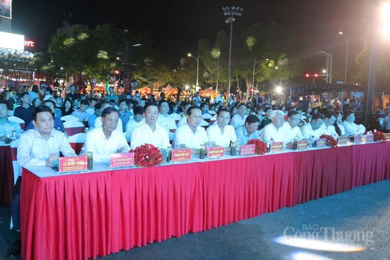Các đại biểu tham dự sự kiện.