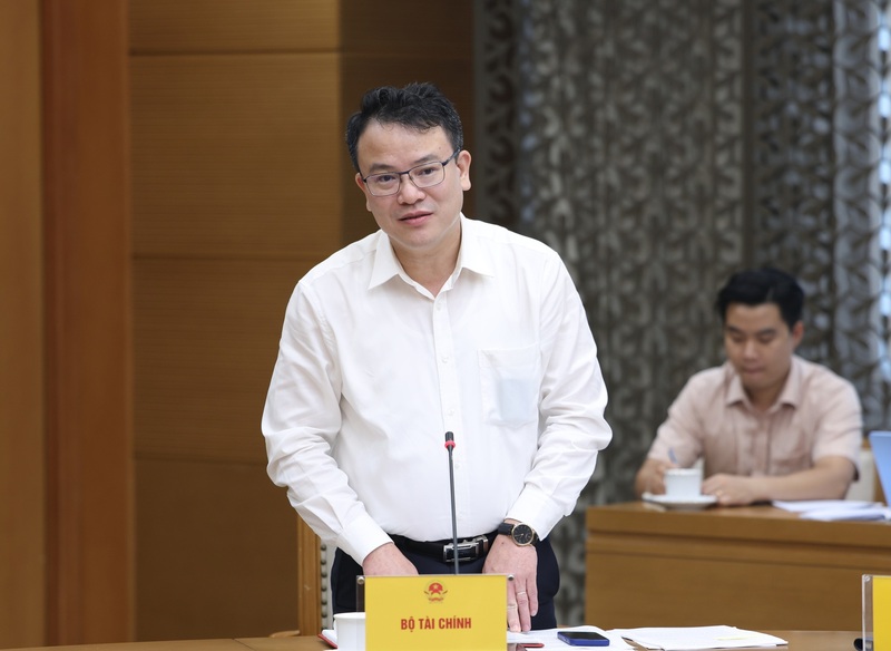 Ông Trần Quốc Phương - Thứ trưởng Bộ Tài chính phát biểu tại cuộc họp. Ảnh: Ảnh: VGP/Đức Tuân
