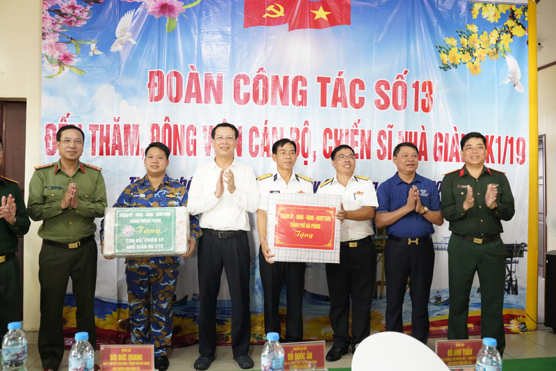 Từ đất liền tới Trường Sa: Dấu ấn Đoàn công tác số 13 - 5