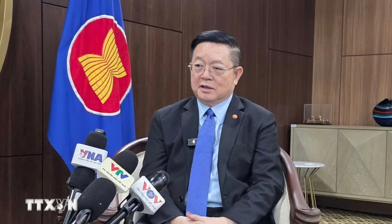 Tổng Thư ký ASEAN Kao Kim Hourn trả lời phỏng vấn báo chí. Ảnh: Minh Thái/TTXVN