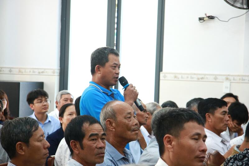 Cử tri phát biểu tại hội nghị