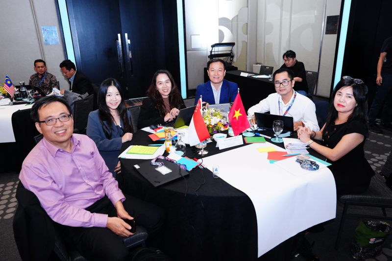 Các thành viên Uỷ ban Cạnh tranh Quốc gia tham gia một hội thảo về an toàn sản phẩm do Ủy ban Bảo vệ người tiêu dùng ASEAN tổ chức. Ảnh: Uỷ ban Cạnh tranh Quốc gia