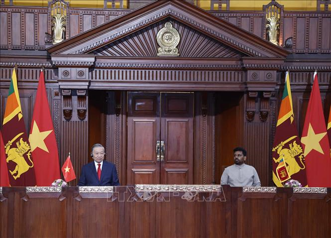 Tổng Bí thư, Chủ tịch nước Tô Lâm và Tổng thống Anura Kumara Dissanayake gặp gỡ báo chí. Ảnh: Thống Nhất/TTXVN