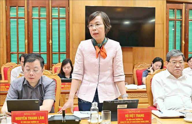 Đồng chí Vũ Việt Trang, Uỷ viên Ban Thường vụ Đảng uỷ các cơ quan Đảng Trung ương, Bí thư Đảng uỷ, Tổng Giám đốc Thông tấn xã Việt Nam phát biểu tại hội nghị. Ảnh: Phương Hoa/TTXVN