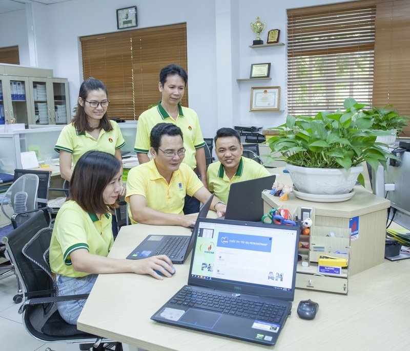 Nét mới đáng chú ý của Tháng Công nhân 2026 là chăm lo không chỉ dừng ở việc hỗ trợ, sẻ chia trước mắt, mà còn hướng tới bồi dưỡng kỹ năng, nâng cao năng lực, tạo điều kiện để người lao động phát triển nghề nghiệp bền vững hơn. Ảnh: Petrovietnam
