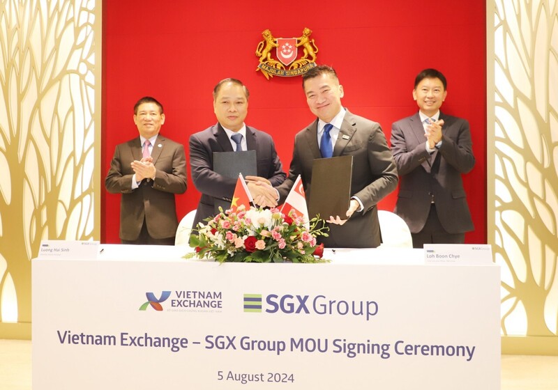 VNX và Singapore Exchange (SGX Group) ký MoU, cam kết chia sẻ thông tin về cấu trúc thị trường, kinh nghiệm giám sát và khung pháp lý cho hoạt động niêm yết chéo. Ảnh: TBTCVN