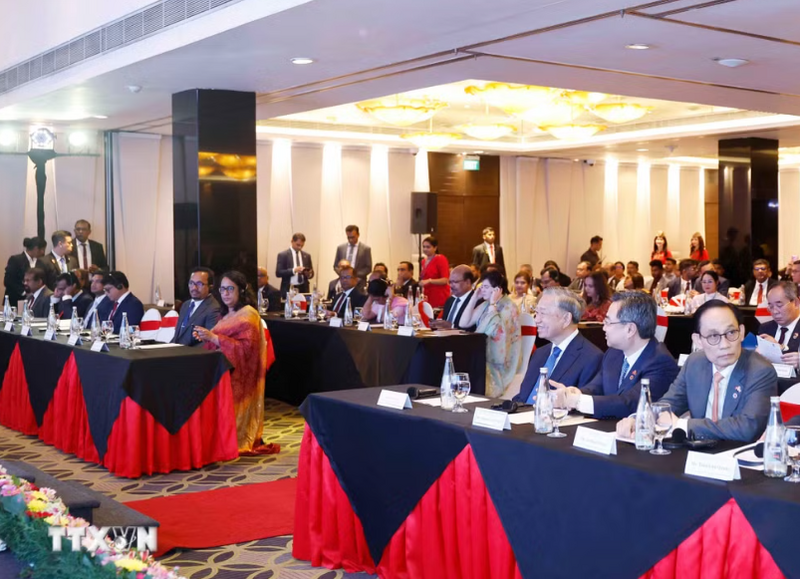 Tổng Bí thư, Chủ tịch nước Tô Lâm và Thủ tướng Sri Lanka Harini Amarasuriya dự diễn đàn doanh nghiệp Việt Nam-Sri Lanka. (Ảnh: Thống Nhất/TTXVN)