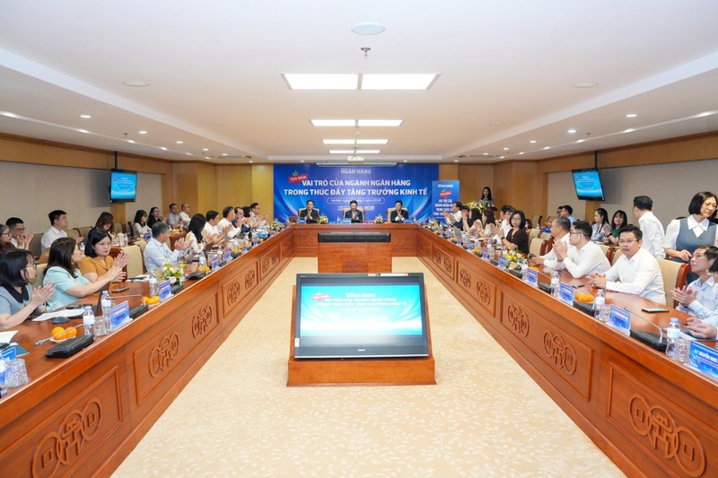 Tọa đàm “Vai trò ngành Ngân hàng trong thúc đẩy tăng trưởng kinh tế”. Ảnh: Hoàng Giáp