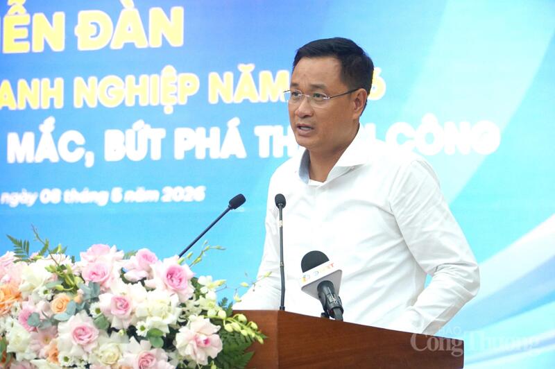 Bí thư Thành ủy Đà Nẵng Lê Ngọc Quang khẳng định TP. Đà Nẵng sẽ chuyển từ “quản lý doanh nghiệp” sang đồng hành, kiến tạo, phục vụ doanh nghiệp và yêu cầu các sở ngành phối hợp chặt chẽ, chấm dứt tình trạng đùn đẩy trách nhiệm, kéo dài xử lý hồ sơ