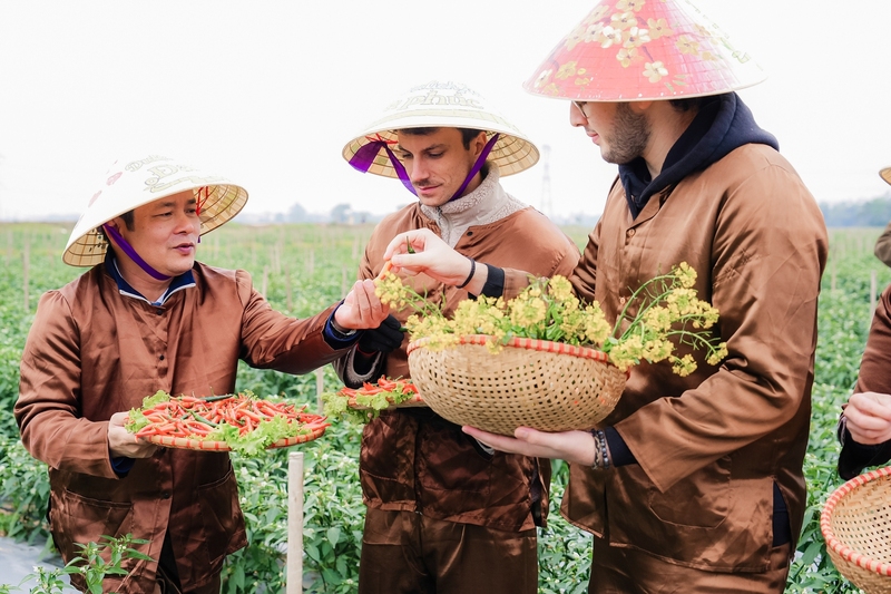 Khách quốc tế trải nghiệm, khám phá du lịch Việt Nam. Ảnh minh họa
