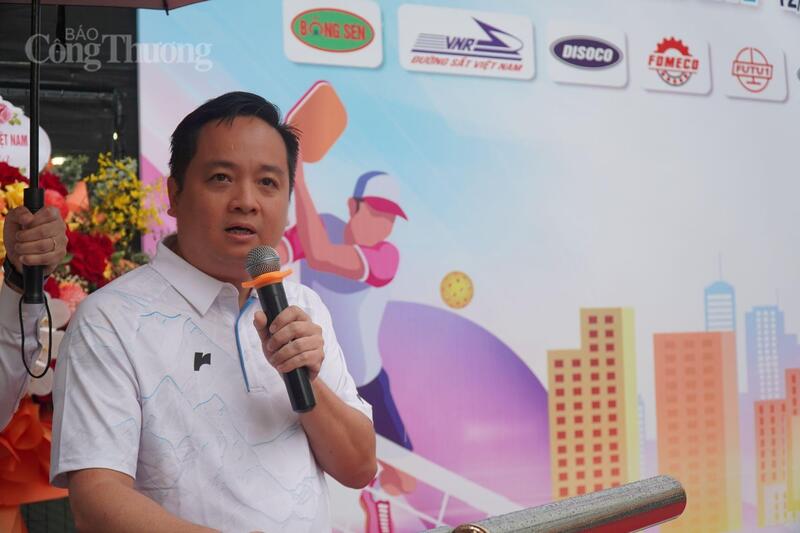 Ông Phạm Anh Tuấn - Phó Tổng giám đốc phát biểu khai mạc hội thao