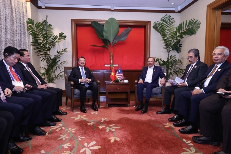 Thủ tướng Lê Minh Hưng gặp Thủ tướng Malaysia Anwar Ibrahim - Ảnh: VGP/Nhật Bắc