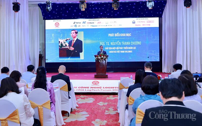 PGS. TS. Nguyễn Thanh Chương phát biểu khai mạc diễn đàn. Ảnh: Quỳnh Trang