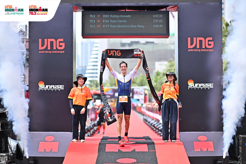 Nhà vô địch với ba phần thi bơi - đạp - chạy tại IRONMAN 70.3 Việt Nam 2026 là vận động viên Rodrigo Acevedo (đến từ Colombia) với thành tích 4 giờ 2 phút 22 giây. Ảnh: Diễm Phúc