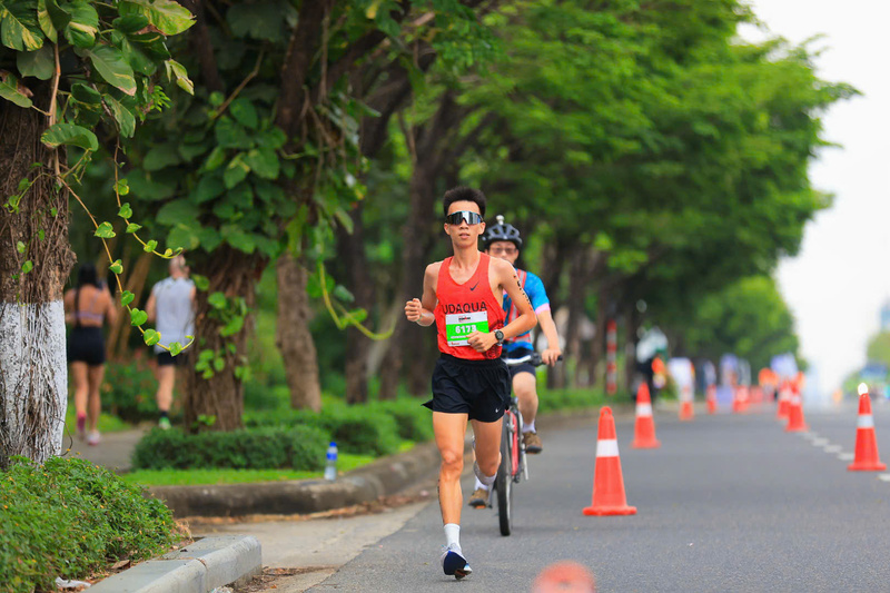 Theo ban tổ chức, riêng các vận động viên tham dự Giải VNG IRONMAN Việt Nam 2026, thời gian thi đấu sẽ kéo dài đến 24 giờ cùng ngày, kết quả sẽ được công bố vào ngày hôm sau. Ảnh: Diễm Phúc