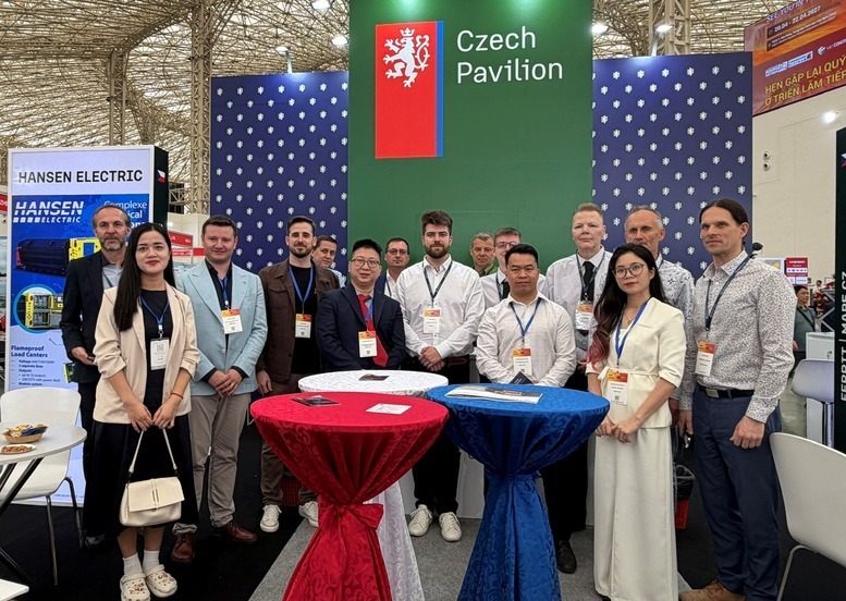 Thương vụ Việt Nam tại Cộng hòa Czech tổ chức và trực tiếp dẫn đoàn doanh nghiệp Czech tham gia Triển lãm - Ảnh: VGP/Việt Anh