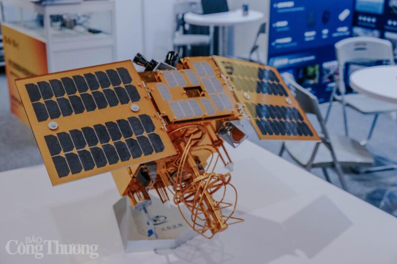 Công nghệ tích hợp tấm pin năng lượng mặt trời và hệ thống truyền dẫn tín hiệu hướng tới các ứng dụng giám sát, thu thập dữ liệu và liên lạc phục vụ công tác ứng phó khẩn cấp.