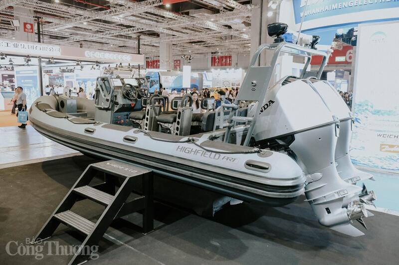 Mẫu xuồng cao tốc chuyên dụng Highfield PRT được trang bị động cơ đôi Honda mạnh mẽ. Đây là dòng xuồng bơm hơi thân cứng (RIB) được thiết kế tối ưu cho các hoạt động tuần tra, cứu hộ đường thủy và ứng phó khẩn cấp trên biển nhờ khả năng vận hành linh hoạt và tốc độ vượt trội.