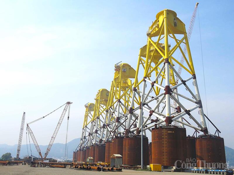 Hệ thống chân đế điện gió ngoài khơi do Tổng công ty Cổ phần Dịch vụ kỹ thuật Dầu khí Việt Nam (PTSC) chế tạo cho đối tác nước ngoài. Ảnh: Thừa Ngọc
