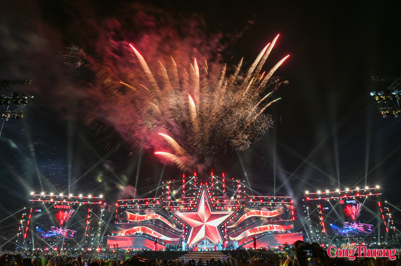 Concert “Sao nhập ngũ 2026” với chủ đề “Tuổi đôi mươi” đã khiến hàng nghìn bạn trẻ bùng nổ cảm xúc trong một đêm nghệ thuật sôi động và đầy nhiệt huyết vào tối ngày 9/5 tại Trường đua F1, Mỹ Đình, Hà Nội.