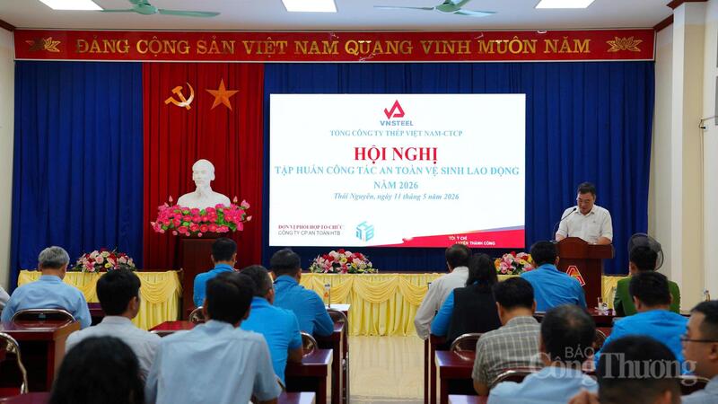 Đông đảo đại biểu, công nhân và người lao động tham dự chương trình tập huấn.