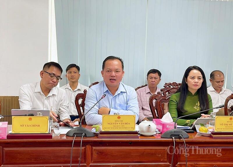 Ông Nguyễn Văn Hòa - Phó Chủ tịch UBND TP. Cần Thơ (ngồi giữa) phát biểu tại buổi làm việc.